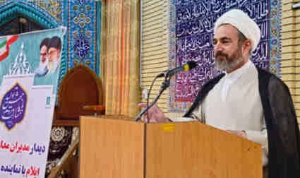 امام جمعه ایلام: مدیران و معلمان بر تربیت دینی و آموزش دانش‌آموزان متمرکز شوند