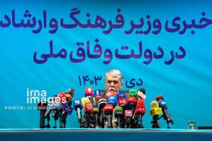 پشت دیوار شیشه‌ای ایمن‌تر خواهیم بود/ باب گفت‌وگو میان مولفان و بررسان کتاب را باز کنیم
