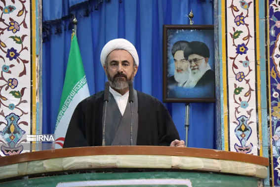 امام جمعه: مردم ایلام به جشنی که طراحی دشمن است، «نه» بگویند