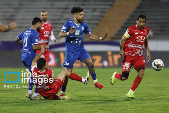 رویای قهرمانی پرسپولیس کمرنگ‌تر از همیشه؛ تساوی در آزادی به سود تراکتور