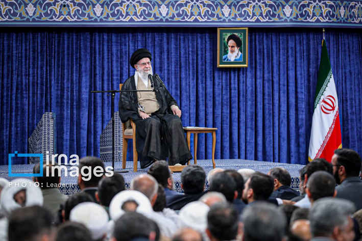 رهبر انقلاب: هیچ منفعتی برای امت اسلامی بالاتر از اتحاد نیست