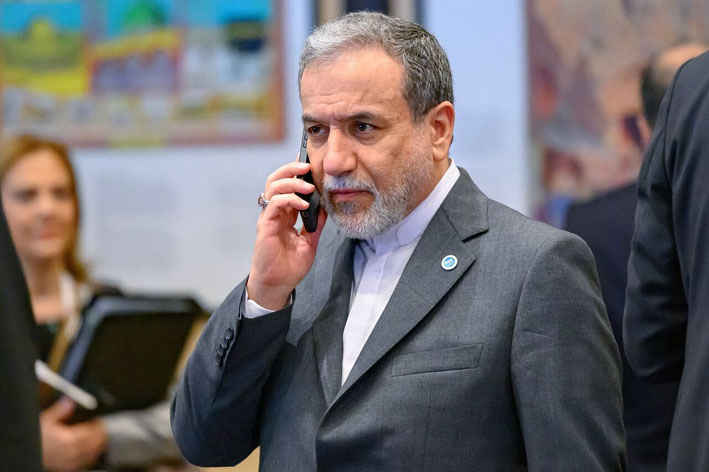 عراقچی: اصرار رافائل گروسی بر بازدید از تاسیسات هسته‌ای بمباران‌شده، بی‌معنا است