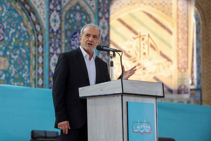 رئیس‌جمهور: برای حل مشکلات کشور به آمریکا دل نبسته‌ایم