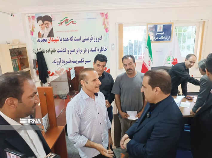 استاندار ایلام: جامعه ایثارگری شایسته بهترین خدمات است