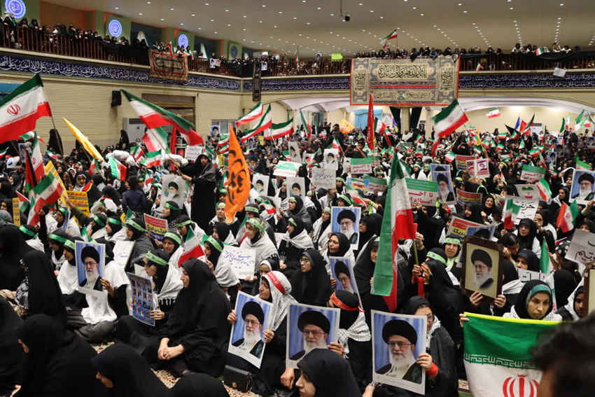 دوازده روز، هزار نسل، یک وطن/ وقتی از خون علمداران پرچم می روید  ✍️زهرا قاسمیان دوازده روز، هزار نسل، یک وطن/ وقتی از خون علمداران پرچم می روید  ✍️زهرا قاسمیان