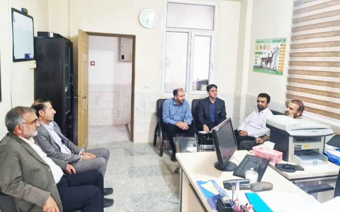 بازدید سرزده فرماندار ایلام از اداره محیط زیست در نخستین ساعات کاری