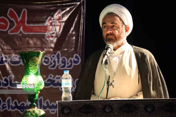امام جمعه ایلام: خدمت به زائران اربعین با معرفت حسینی و مشارکت مردمی همراه باشد