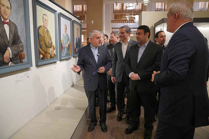 بازدید وزیر میراث فرهنگی، گردشگری و صنایع‌دستی از موزه بانک ملی ایران