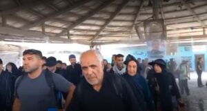 فیلم / گام‌های عاشقی زائران اربعین در پایانه مرزی مهران