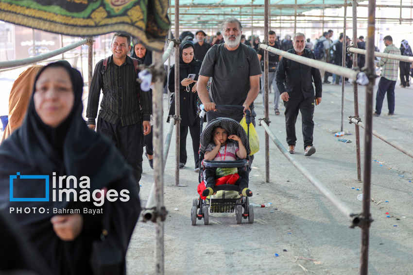 سردار رادان در مرز مهران: ۷۵ درصد زائران اربعین به کشور بازگشته‌اند
