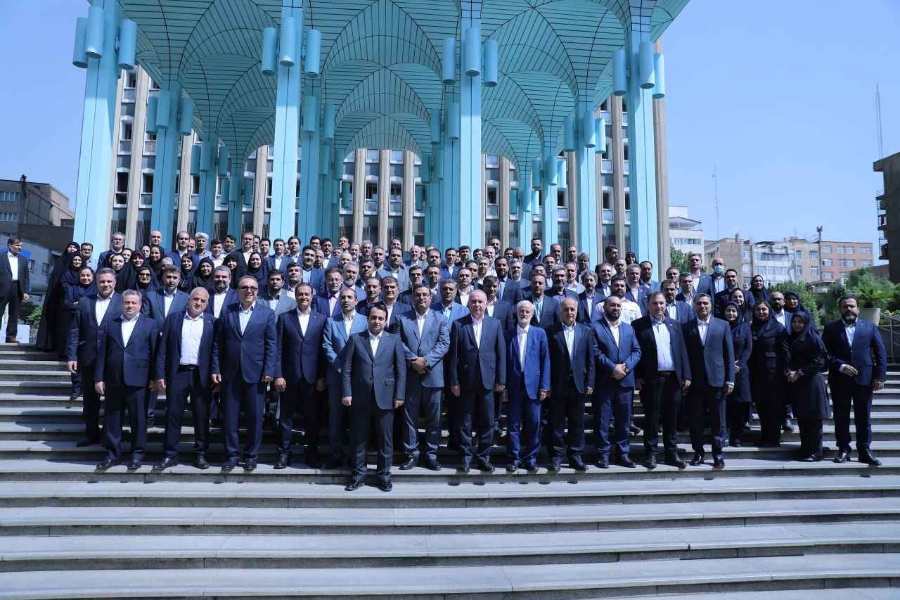 آیین بزرگداشت آغاز ۷۴مین سال فعالیت بانک صادرات ایران برگزار شد/ ​محسن سیفی: بانک صادرات ایران در مسیر دستیابی به جایگاه شایسته در نظام بانکی ثابت‌ قدم است