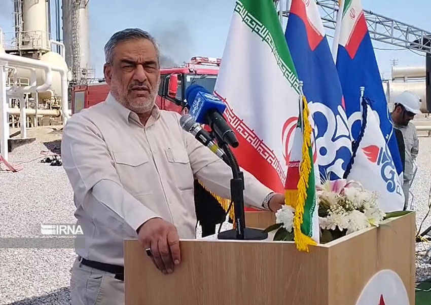 معاون وزیر: ایران را به کارگاه بزرگ صنعت نفت تبدیل می‌کنیم