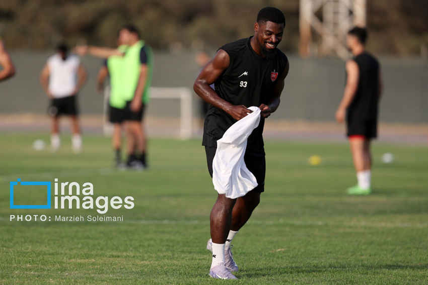 واکنش جالب اوریه به پوشیدن پیراهن پرسپولیس