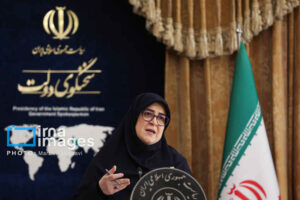 مهاجرانی:دولت هیچ تصمیمی برای حذف ارز ترجیحی کالاهای اساسی و دارو اتخاذ نکرده است