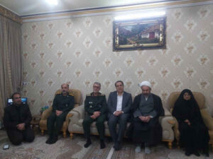 دیدار امام‌جمعه و استاندار ایلام با خانواده‌های شهدا و جانباز دوران دفاع مقدس