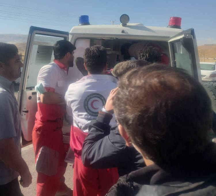 ۹ مصدوم در برخورد دو دستگاه پژو ۴۰۵ در شهرستان چرداول