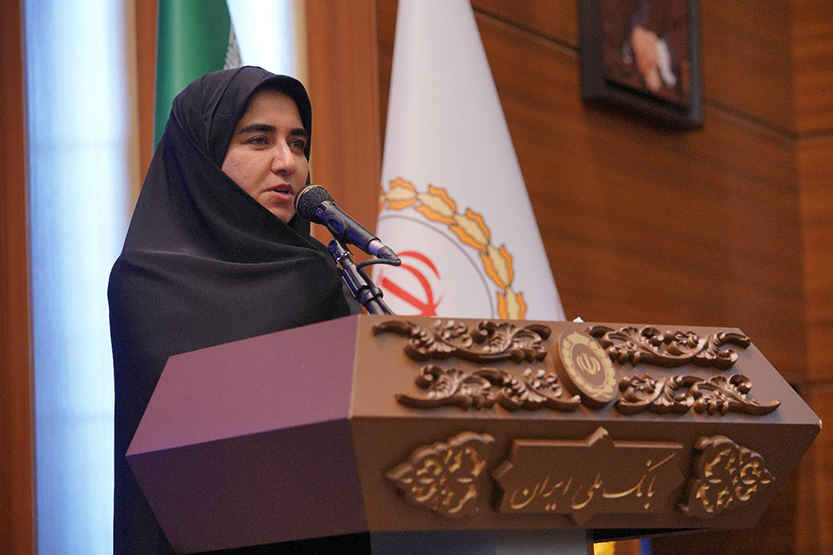 توسعه متوازن با بهره‌گیری از توان زنان و مردان / تأکید نماینده ایلام بر الگو بودن بانک ملی در رعایت حقوق بانوان