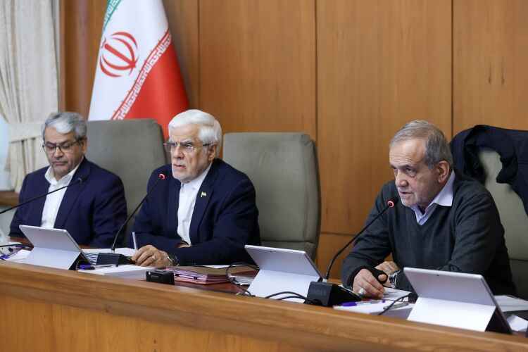 وزیر نفت: مصرف بنزین با سامان دهی کارت جایگاه ها روزانه ۹ میلیون لیتر کاهش یافت