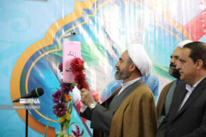 طنین زنگ انقلاب در مدارس ایلام؛ ۱۲۰۰ مدرسه به استقبال دهه فجر رفتند