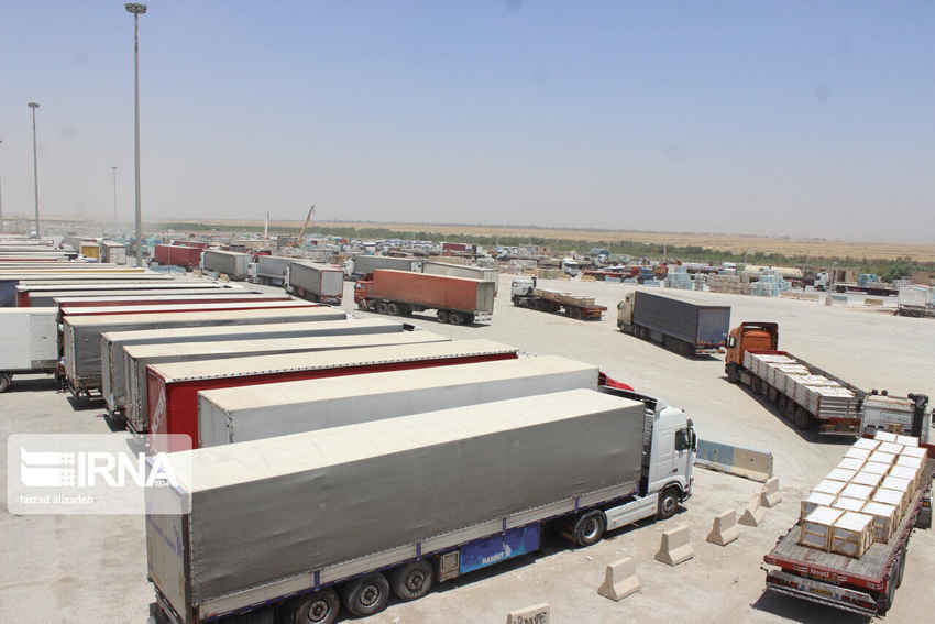 صادرات یک میلیارد و ۲۶۷ میلیون دلار کالا از مرز مهران