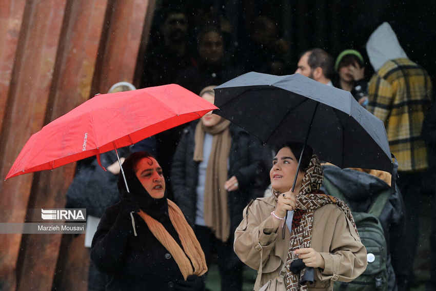 تهران در قاب امید؛ پایتخت میان آتش و باران