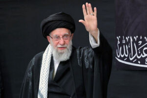رهبر معظم انقلاب به شهادت رسیدند