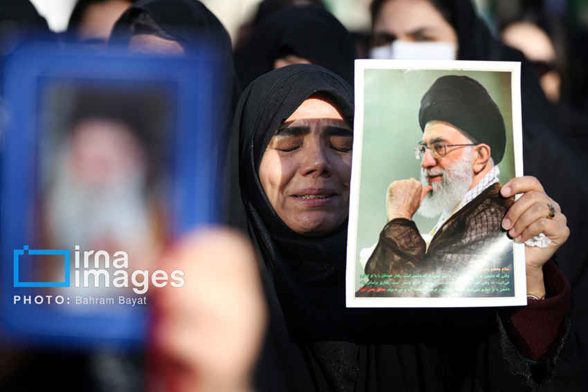 وداع با پیکر مطهر رهبر معظم انقلاب در مصلای امام خمینی(ره)
