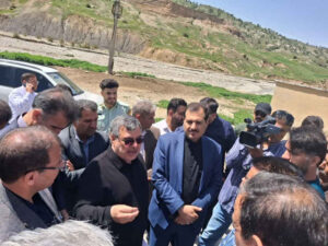 خدمت جهادی در جبهه خادمان ارتباطات به مردم همچنان ادامه دارد / دیدار مدیر مخابرات منطقه ایلام با مردم غیور و مرزدار بخش بولی از توابع شهرستان چوار