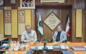 جابری انصاری: جریان های سیاسی مطالبات خود را در قاب منافع ملی دنبال کنند
