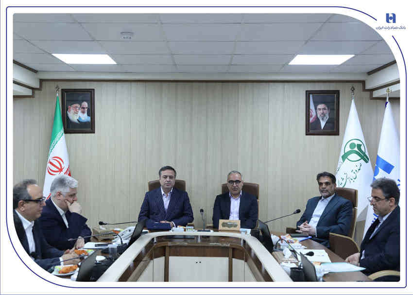 ​اعطای ۳۶۰ هزار فقره تسهیلات به بازنشسته‌ها در پی امضای تفاهم‌نامه بانک صادرات ایران و صندوق بازنشستگی کشوری/ قربان اسکندری: حمایت از بازنشسته‌ها در اولویت قرار دارد