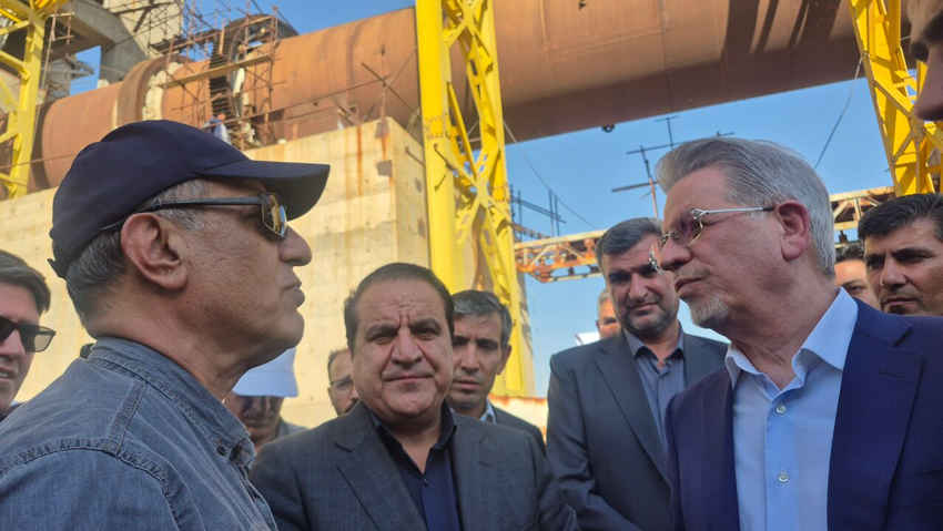 بازدید معاون اجرایی رئیس‌جمهور از ۲ کارخانه پتروپالایش و سیمان دهلران