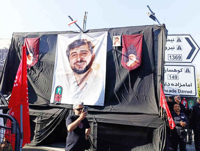 پیکر داماد شهید رهبر انقلاب بر دوش شاگردان و اهالی منطقه کن تهران تشییع شد+ فیلم