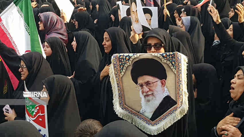 بدرقه تاریخی رهبر شهید تجلی پیوند جاودانه مردم با ولایت است