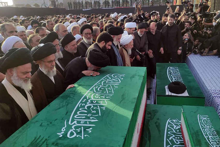 نماز مشتاقان ولایت بر پیکر آقای شهید ایران در میعادگاه عاشقان اقامه شد
