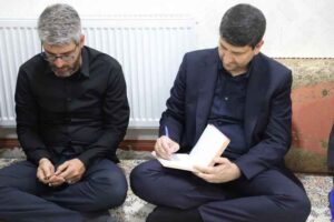 وزیر ارتباطات با خانواده مرزبان شهید «روح‌الله توسلی» در مهران دیدار کرد