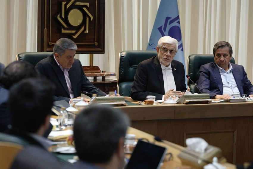 عارف: آمریکا کار جدیدی نمی‌تواند بکند/دولت برای مقابله با جنگ اقتصادی برنامه دارد