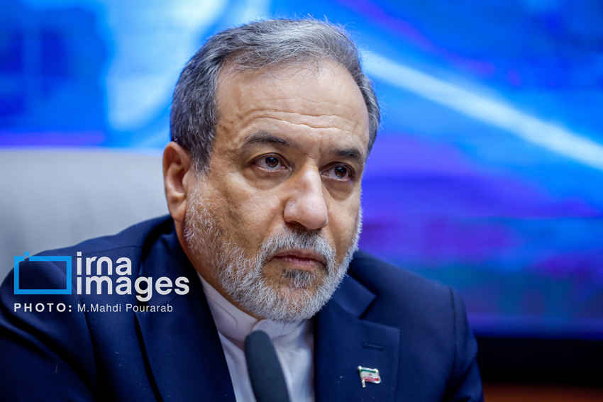 عراقچی: واشنگتن خود را از غل و زنجیر اسرائیل رها کند